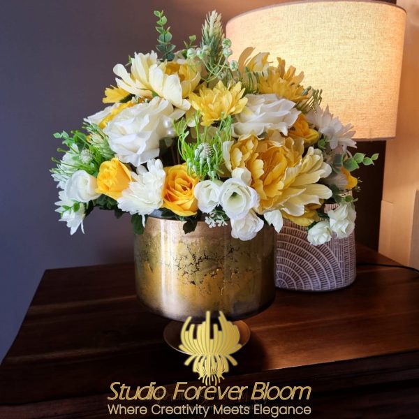 Dawn Bliss Yellow and white flower vase