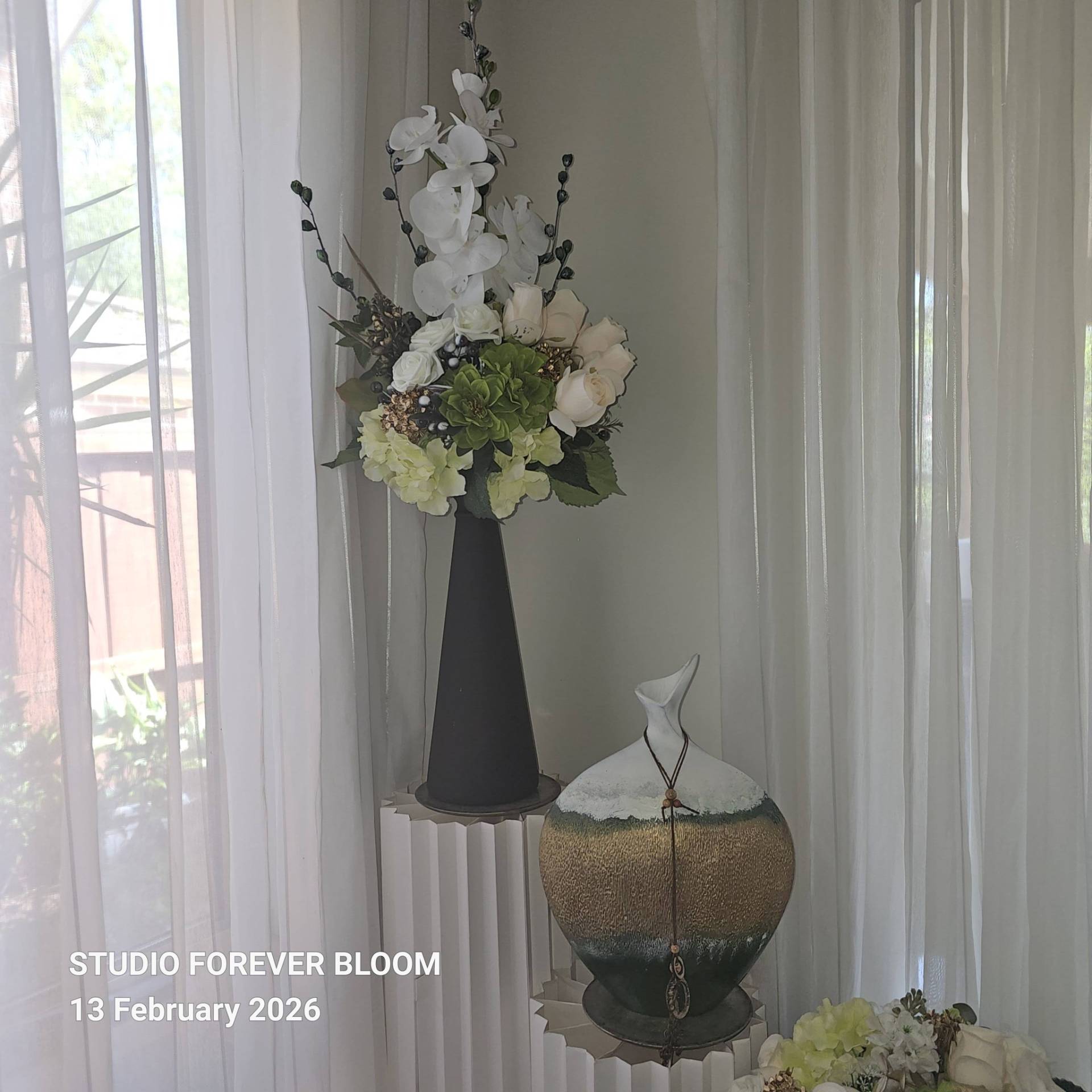 Luxury Gold Arch & Fluted Plinth Floral Set featuring handmade peach lilies, ivory silk roses, and white ribbed pedestals by Studio Forever Bloom.